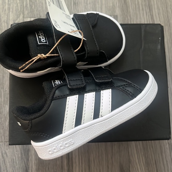 New in box Adidas baby size 5 - Picture 2 of 3